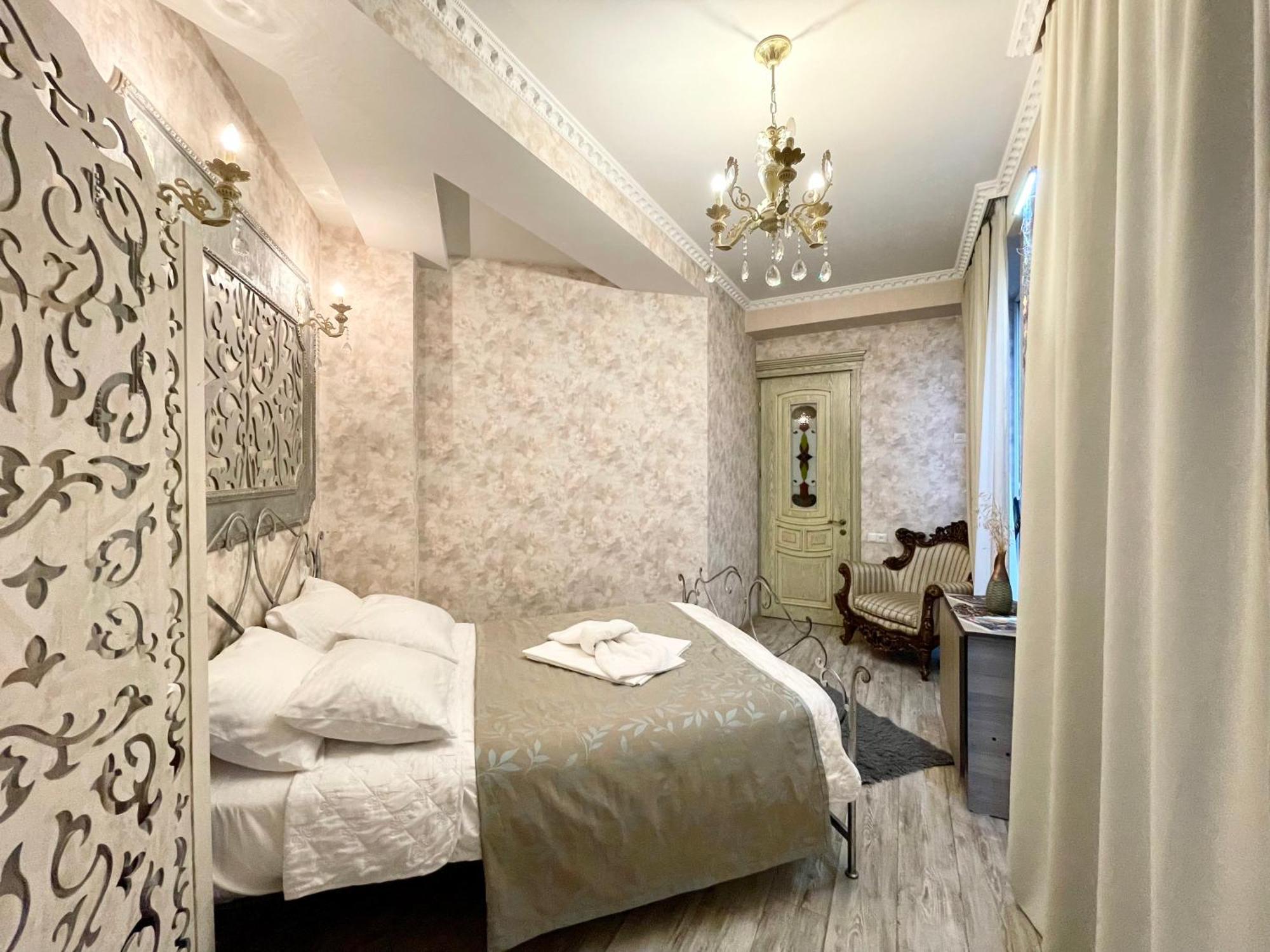 Central Apartment Tbilisi Buitenkant foto