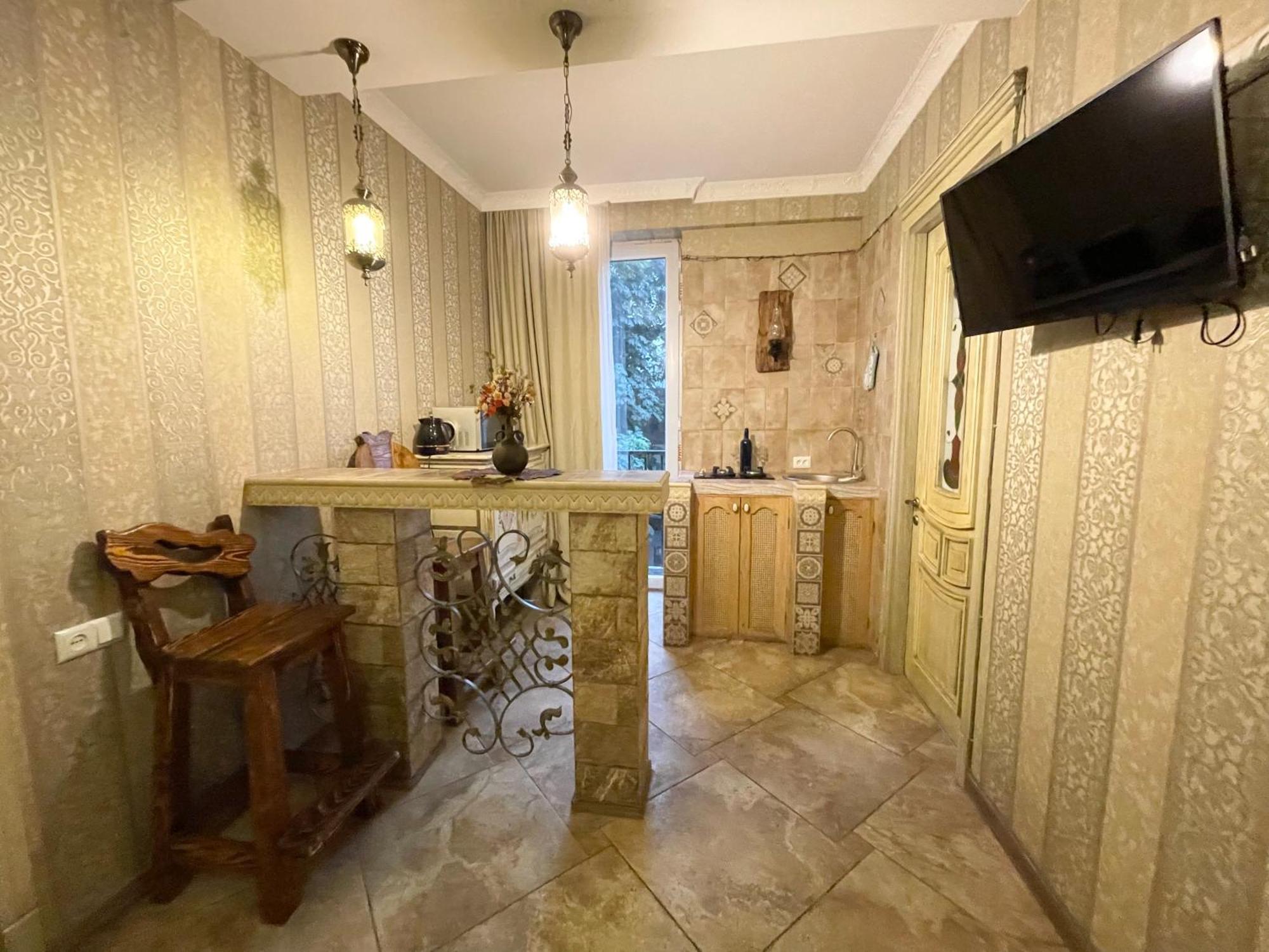 Central Apartment Tbilisi Buitenkant foto